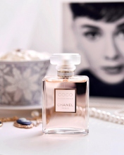 Das Chanel Coco Mademoiselle Perfume Wallpaper 176x220