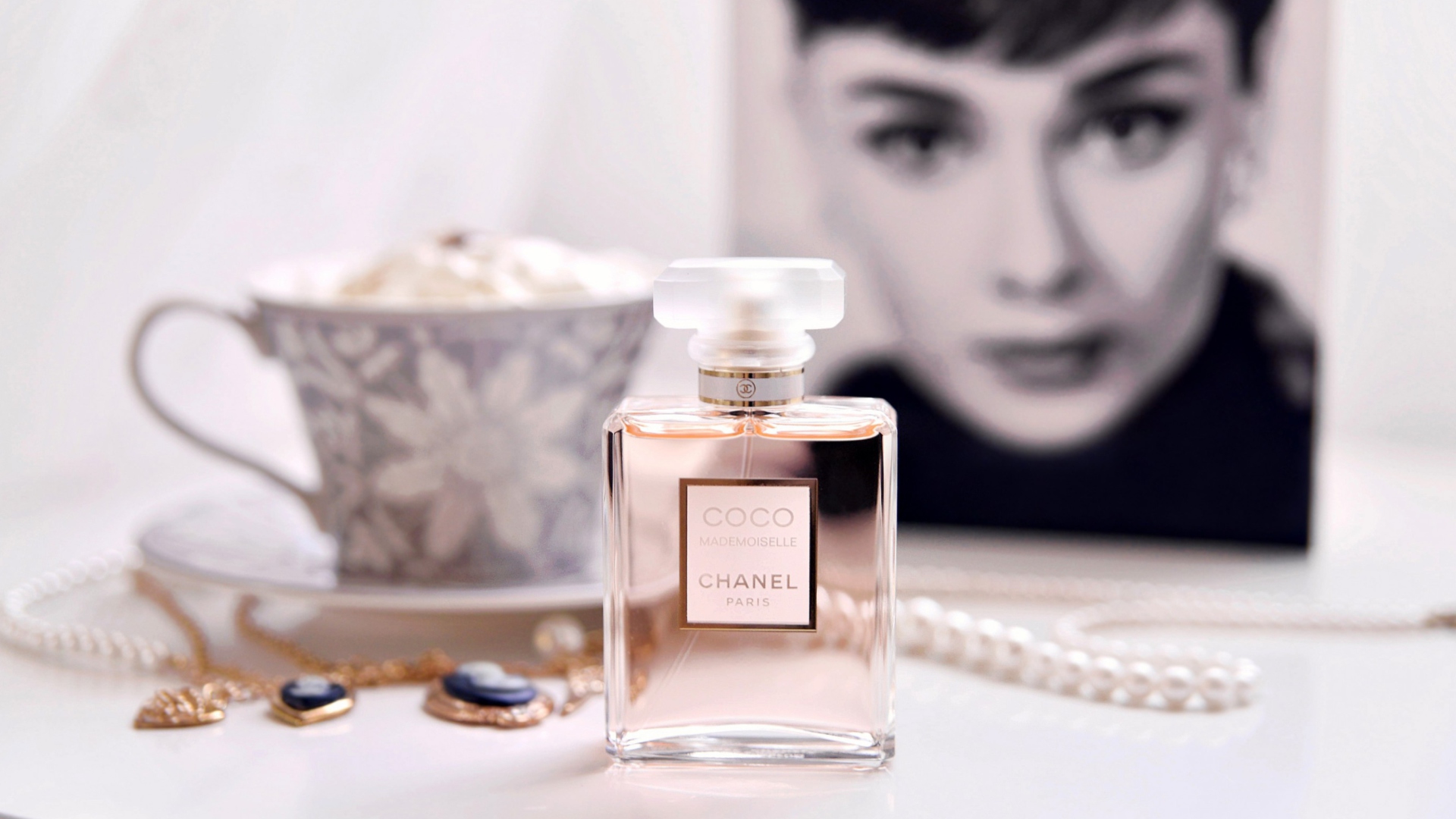 Обои Chanel Coco Mademoiselle Perfume 1920x1080
