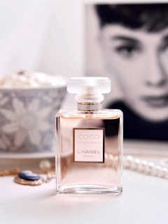 Fondo de pantalla Chanel Coco Mademoiselle Perfume 240x320