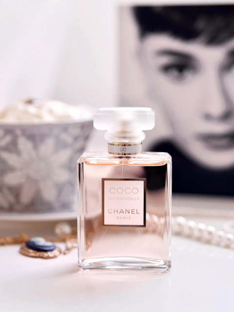 Das Chanel Coco Mademoiselle Perfume Wallpaper 480x640