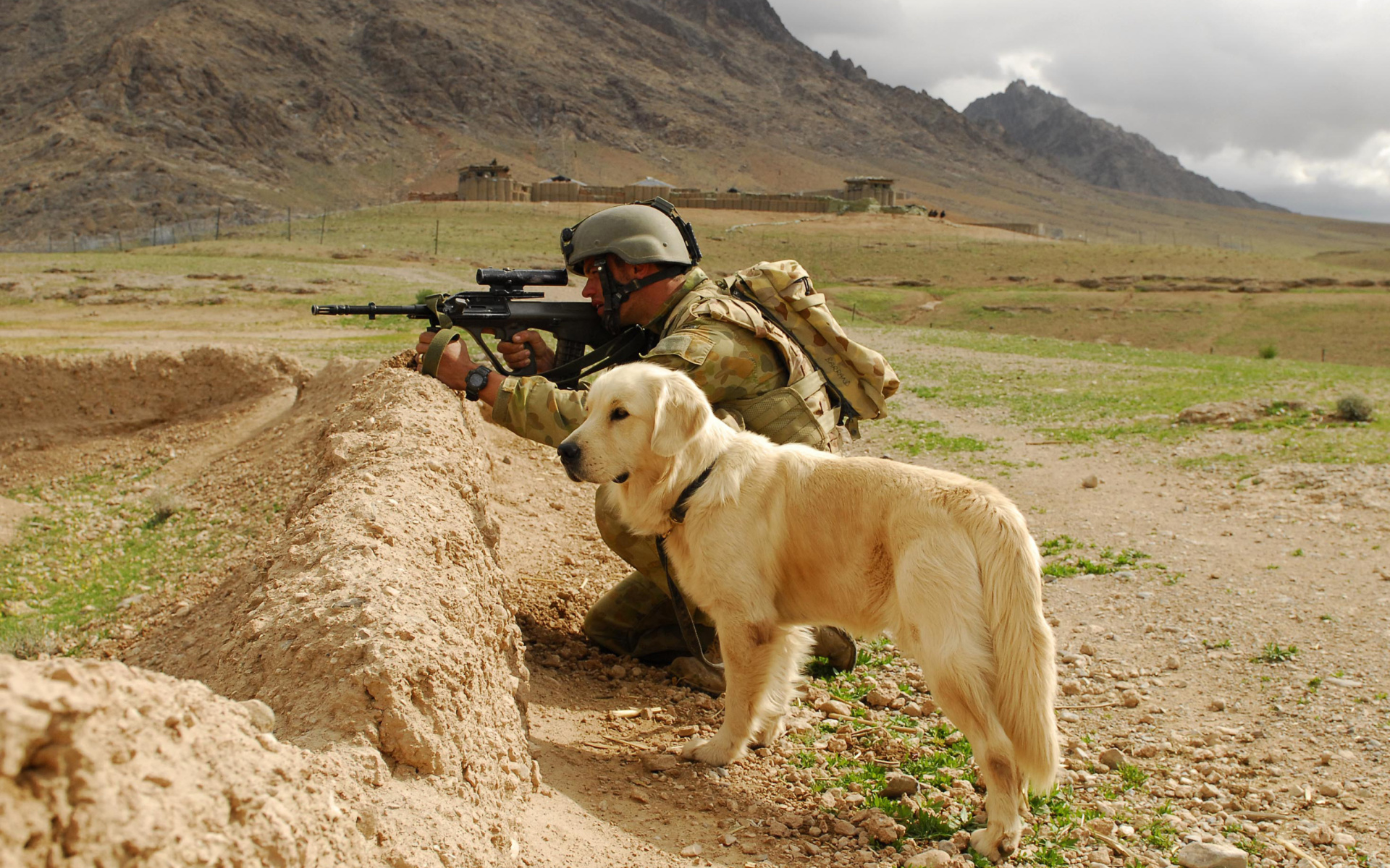 Fondo de pantalla Soldier With Dog 1920x1200