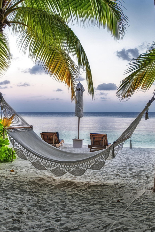 Sfondi Hammock At Maldives Beach 640x960