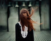 Das Brunette With Windy Hair Wallpaper 176x144