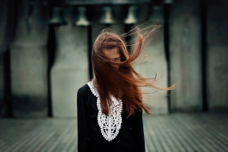 Brunette With Windy Hair - Obrázkek zdarma 