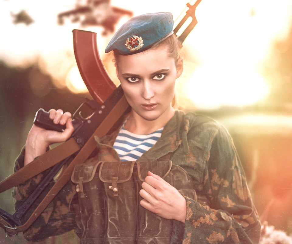 Russian Girl and Weapon HD wallpaper 960x800