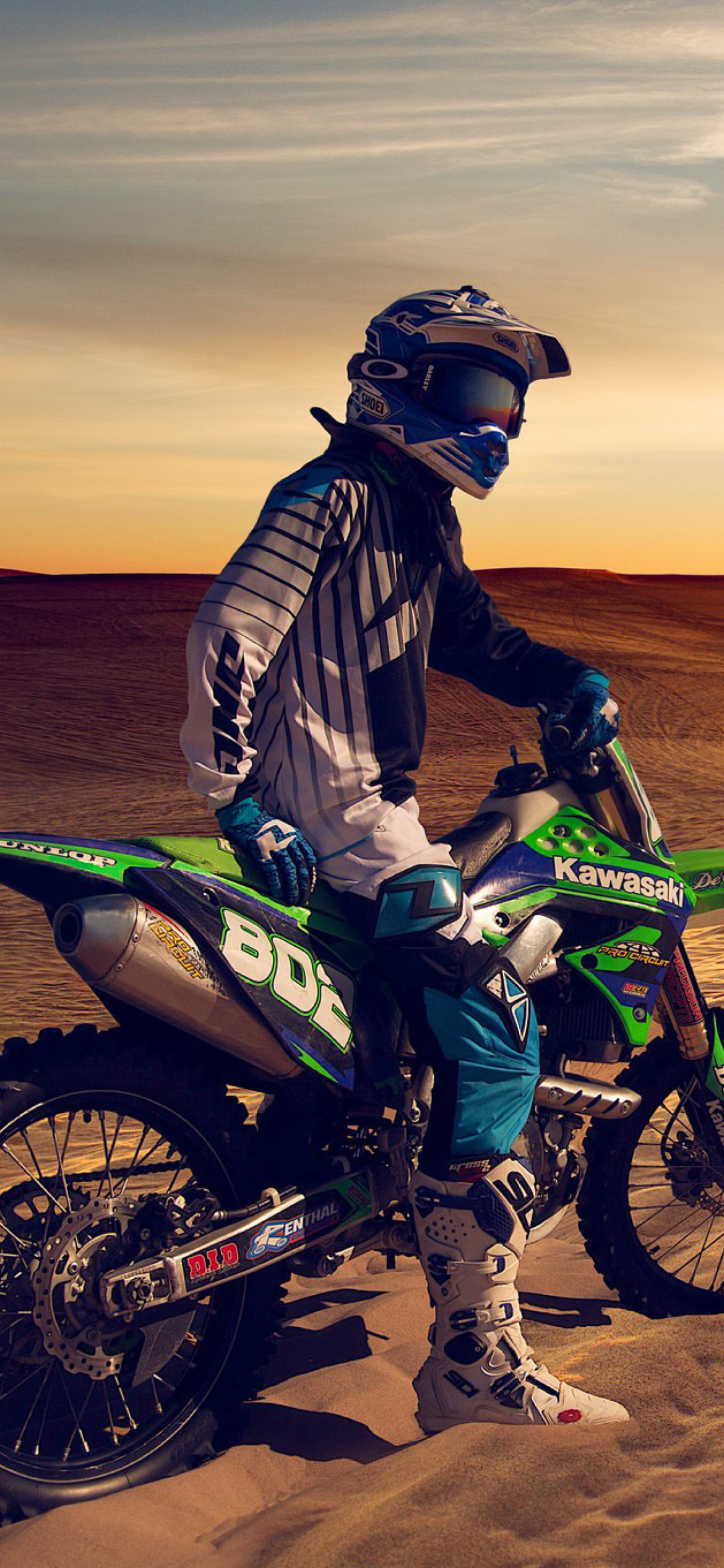 UAE Desert Motocross screenshot #1 1170x2532
