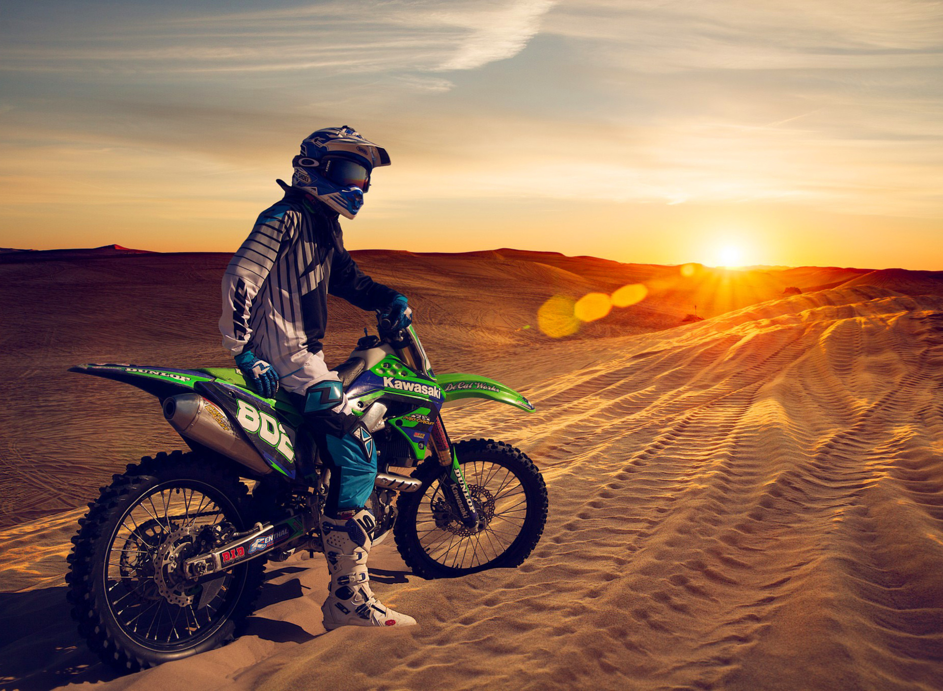 Обои UAE Desert Motocross 1920x1408
