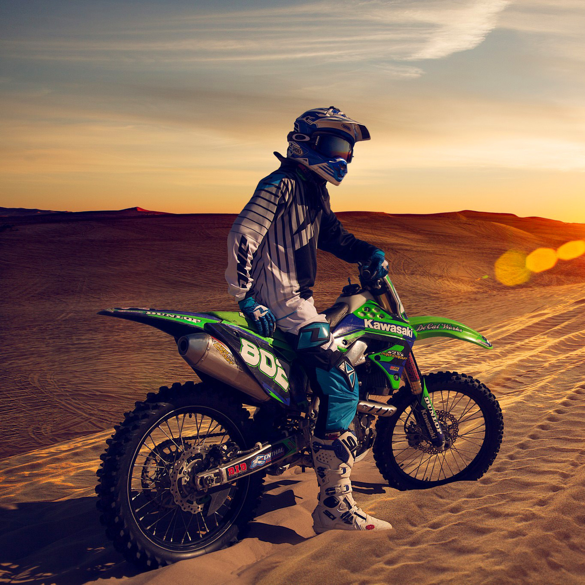 Fondo de pantalla UAE Desert Motocross 2048x2048