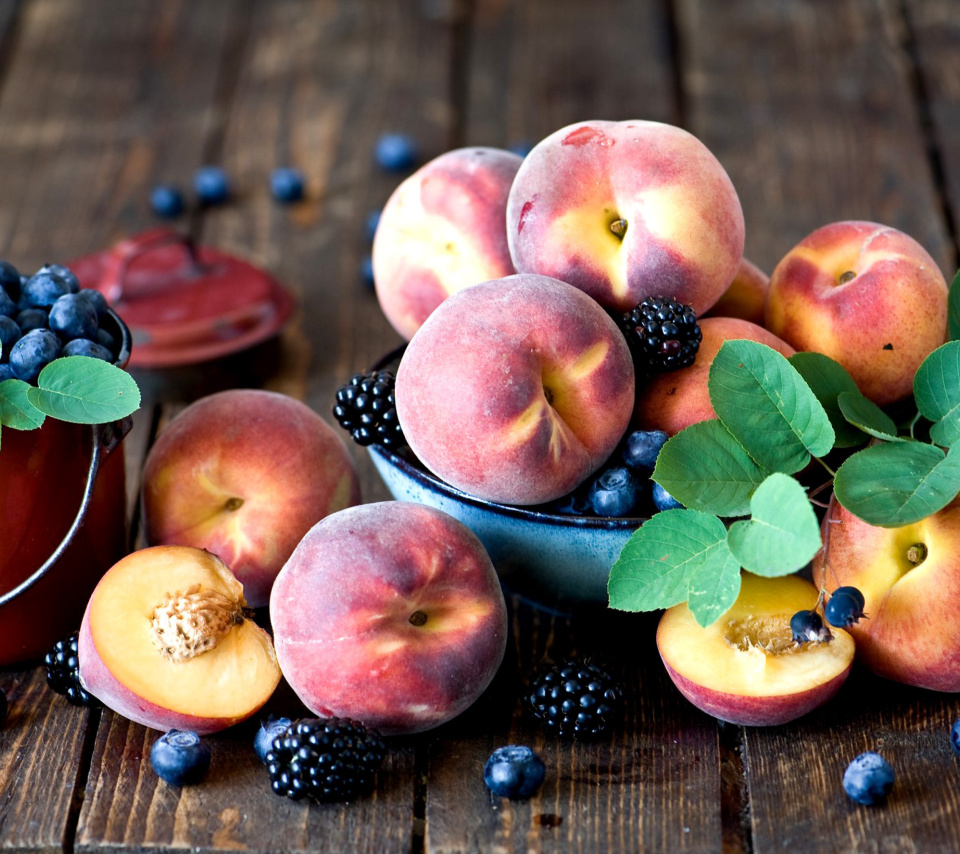 Blueberries and Peaches wallpaper 960x854