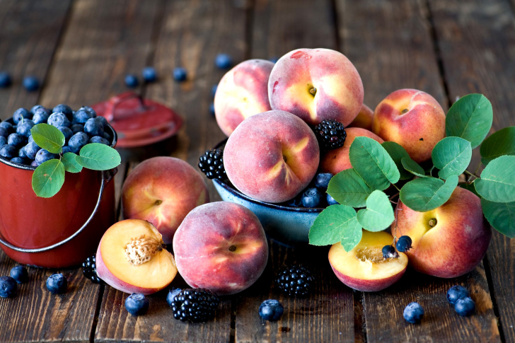 Blueberries and Peaches wallpaper