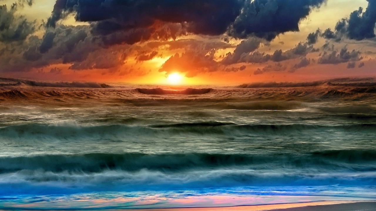 Обои Colorful Sunset And Waves 1280x720