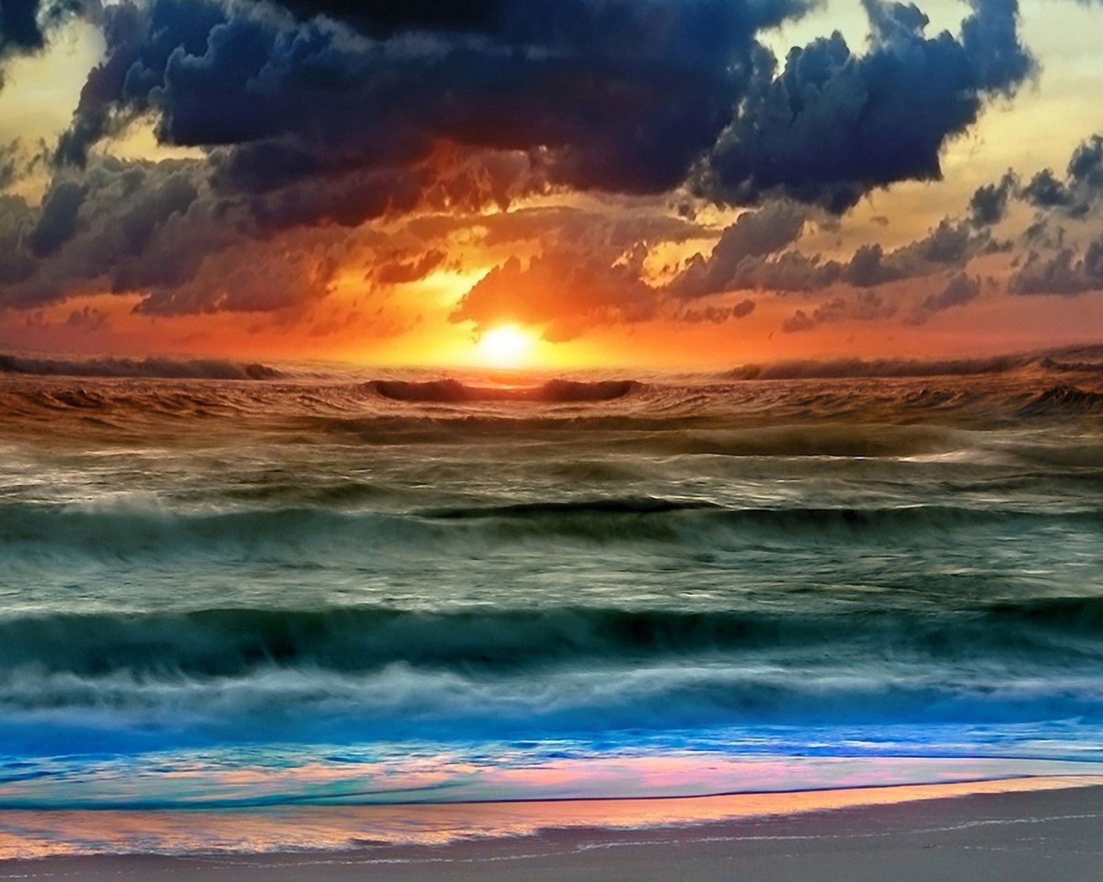 Обои Colorful Sunset And Waves 1600x1280