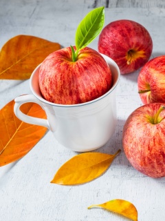 Das Autumn apples Wallpaper 240x320