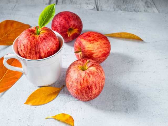 Autumn apples wallpaper 640x480