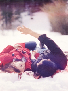 Sfondi Couple In Snow 240x320