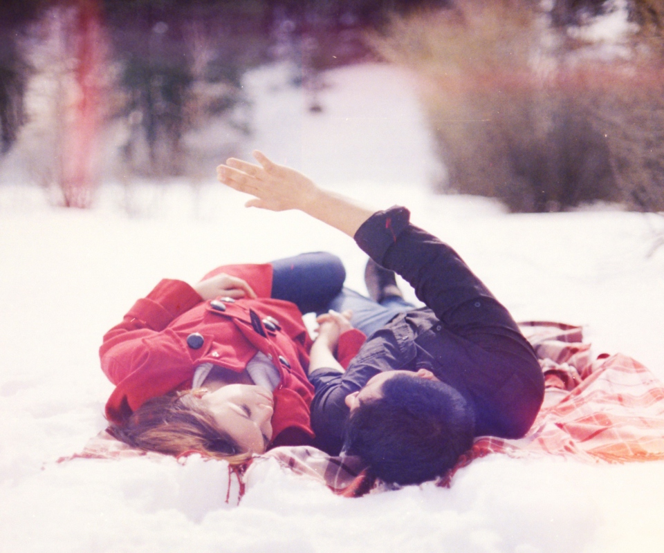 Das Couple In Snow Wallpaper 960x800