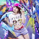 Das Cute Asian Graffiti Artist Girl Wallpaper 128x128