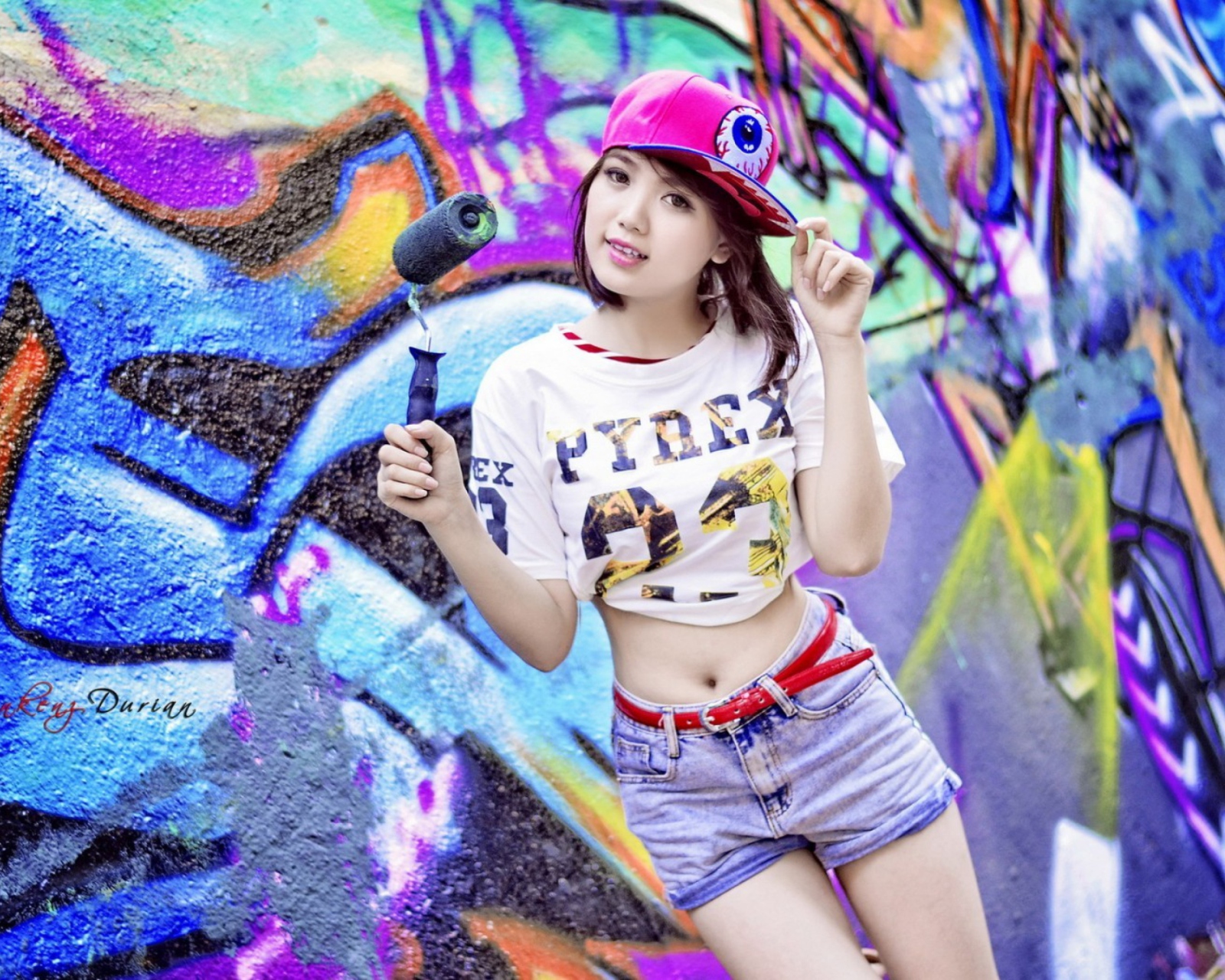 Das Cute Asian Graffiti Artist Girl Wallpaper 1600x1280