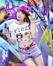 Das Cute Asian Graffiti Artist Girl Wallpaper 176x220