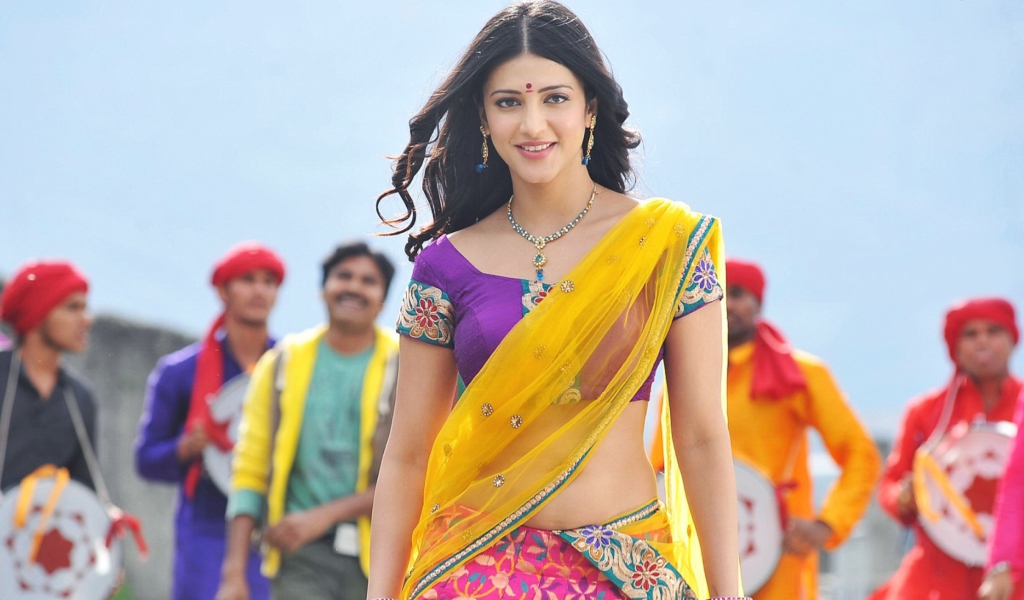 Shruti Hassan In Gabbar Singh wallpaper 1024x600