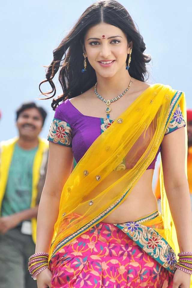 Shruti Hassan In Gabbar Singh wallpaper 640x960