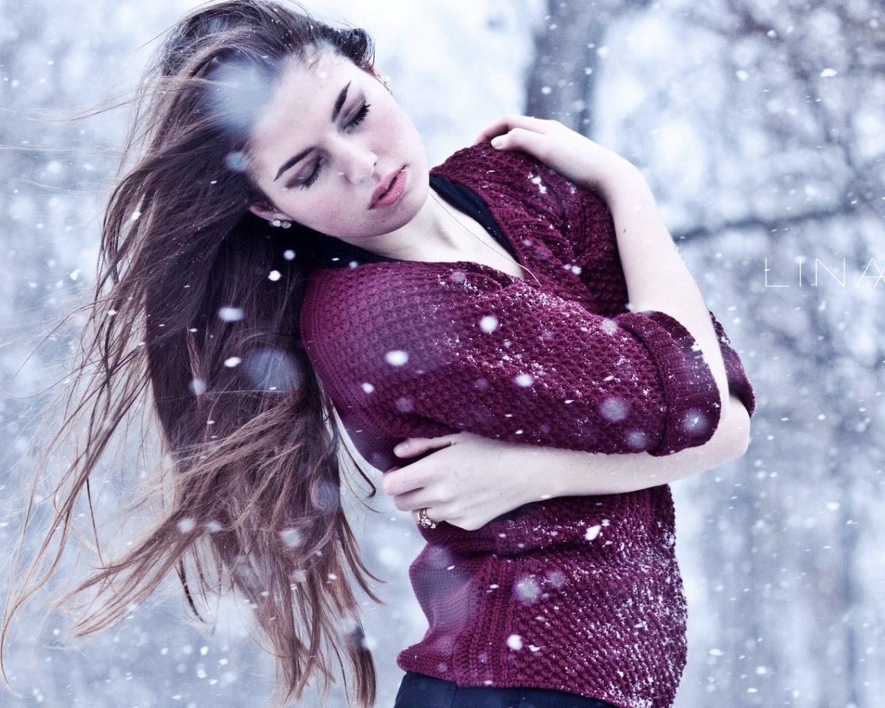 Screenshot №1 pro téma Girl from a winter poem 1280x1024