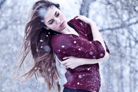 Girl from a winter poem wallpaper 480x320