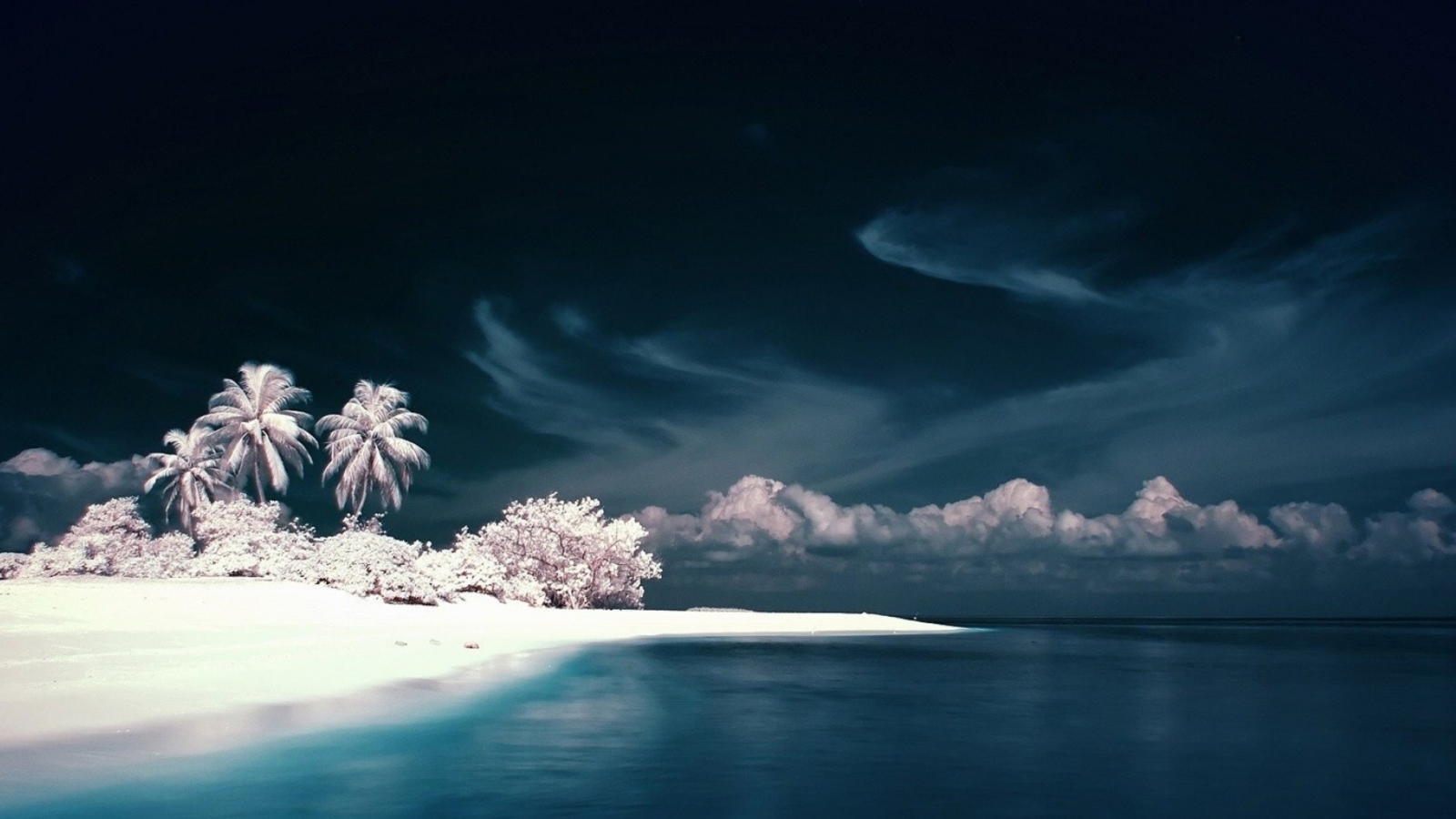 Snow White Beach wallpaper 1600x900