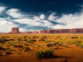 Fondo de pantalla Desert and rocks 320x240