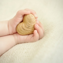 Little Wooden Heart In Child's Hands wallpaper 208x208