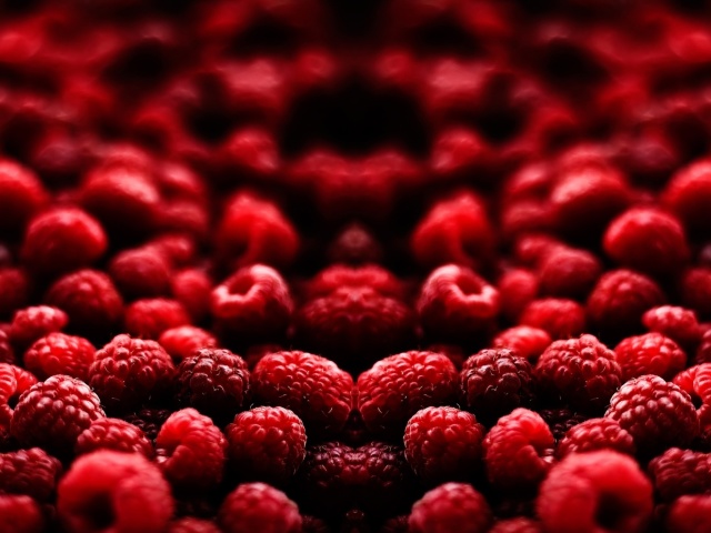 Appetizing Raspberries wallpaper 640x480