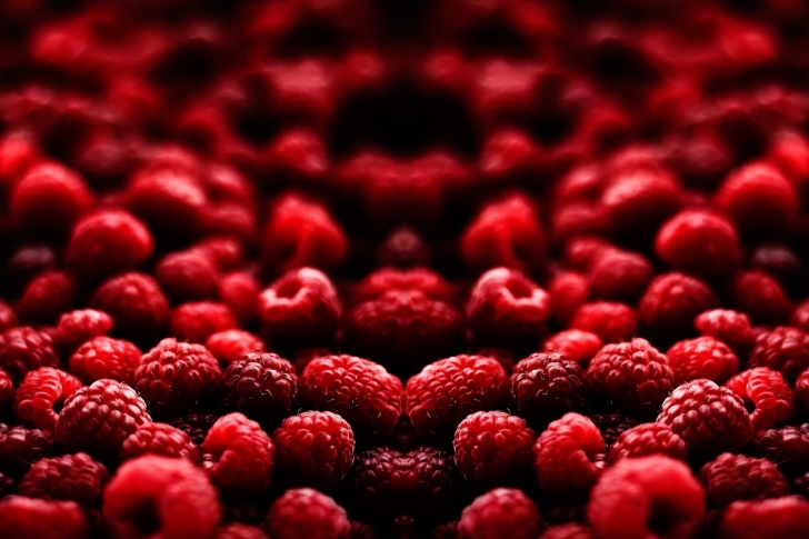 Appetizing Raspberries wallpaper