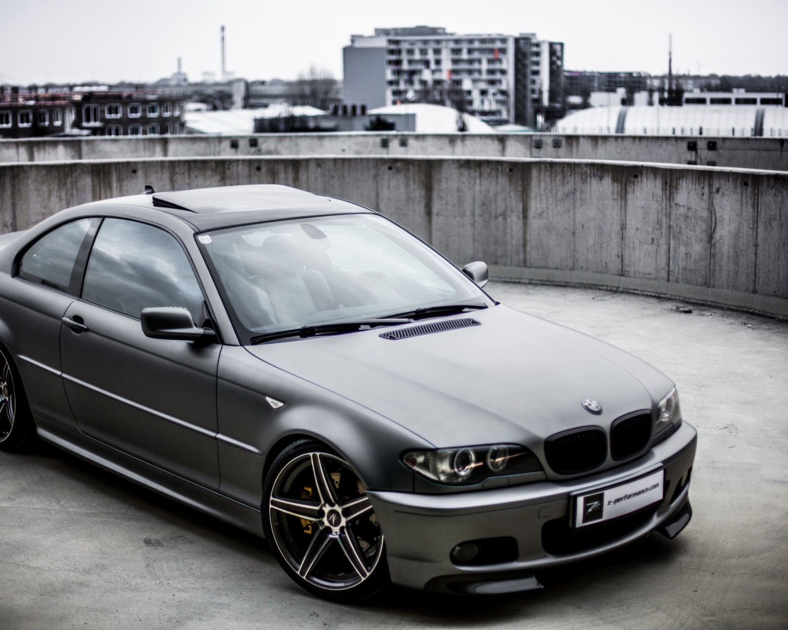 BMW 3 Series screenshot #1 1600x1280