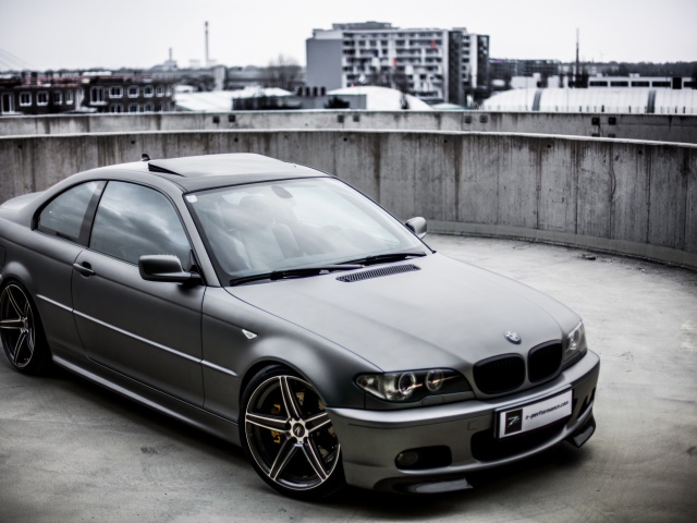 Fondo de pantalla BMW 3 Series 640x480