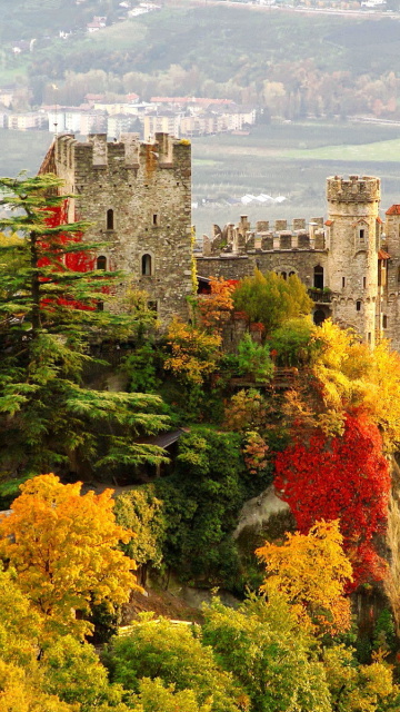 Das Brunnenburg Castle in South Tyrol Wallpaper 360x640