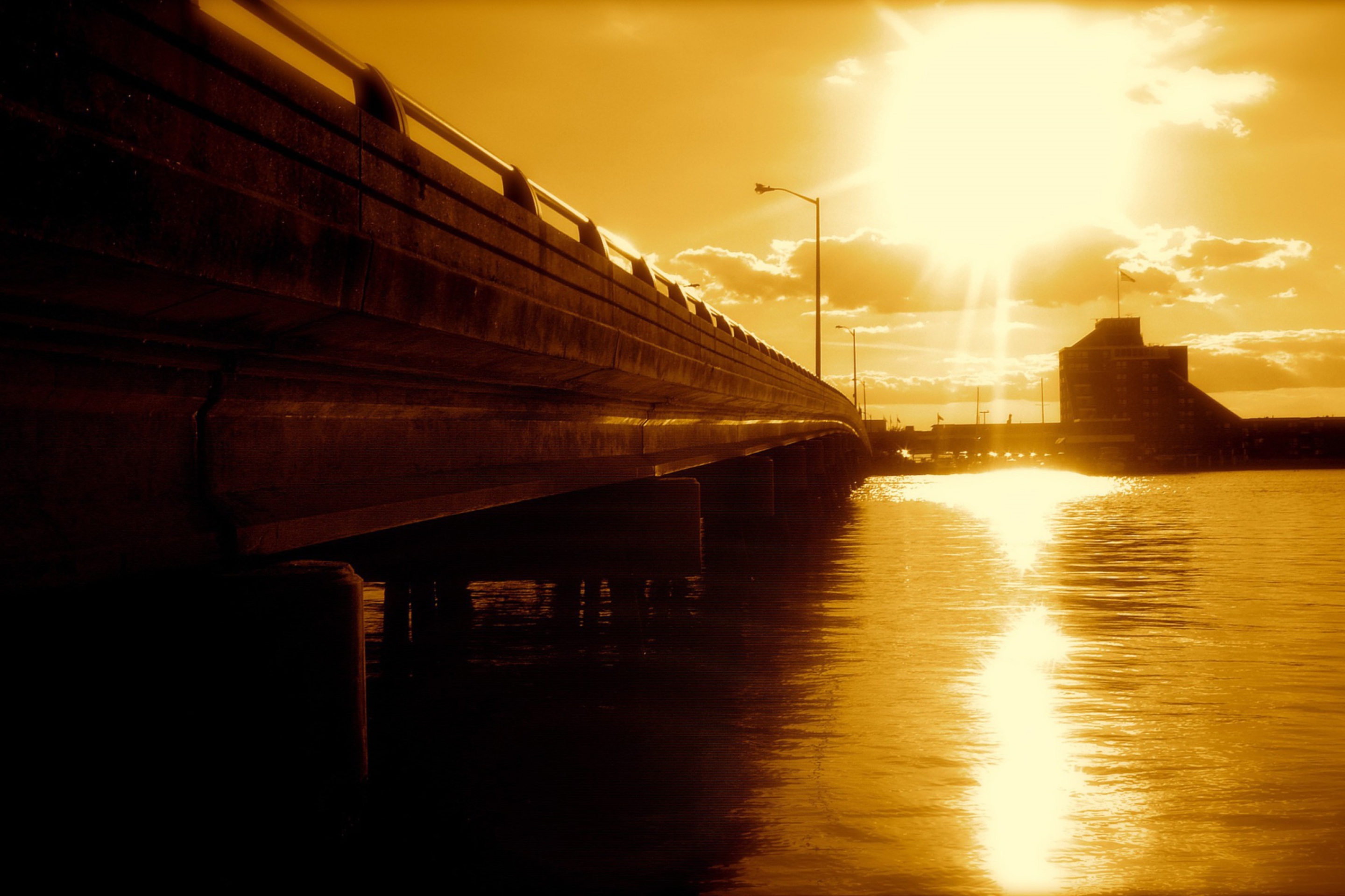 Das Sunlit Bridge Wallpaper 2880x1920