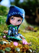 Fondo de pantalla Cute Doll In Blue Hat 132x176