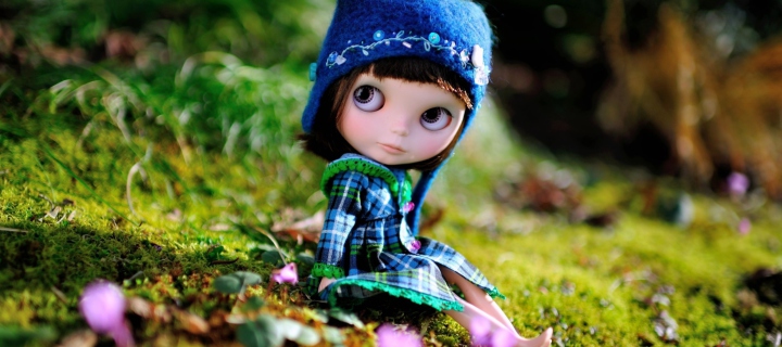 Das Cute Doll In Blue Hat Wallpaper 720x320