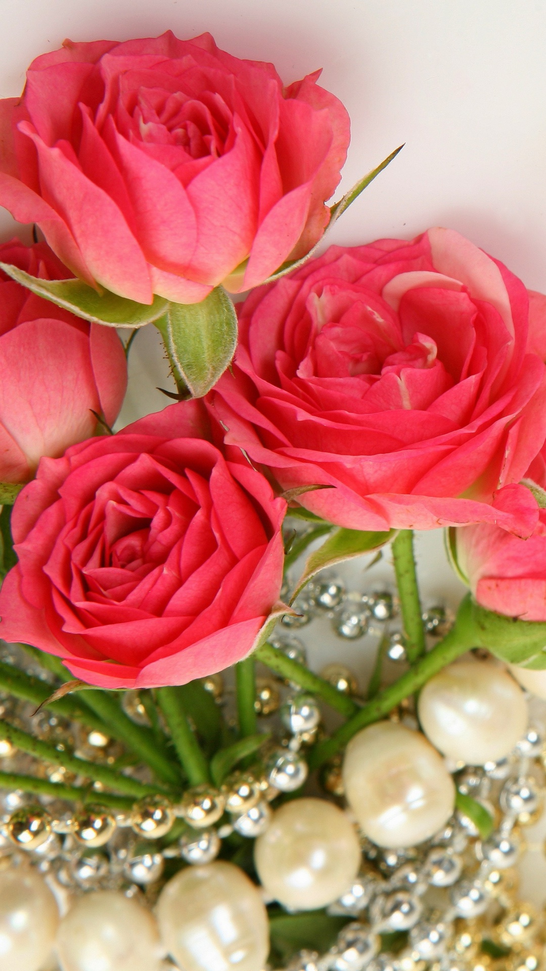 Screenshot №1 pro téma Necklace and Roses Bouquet 1080x1920