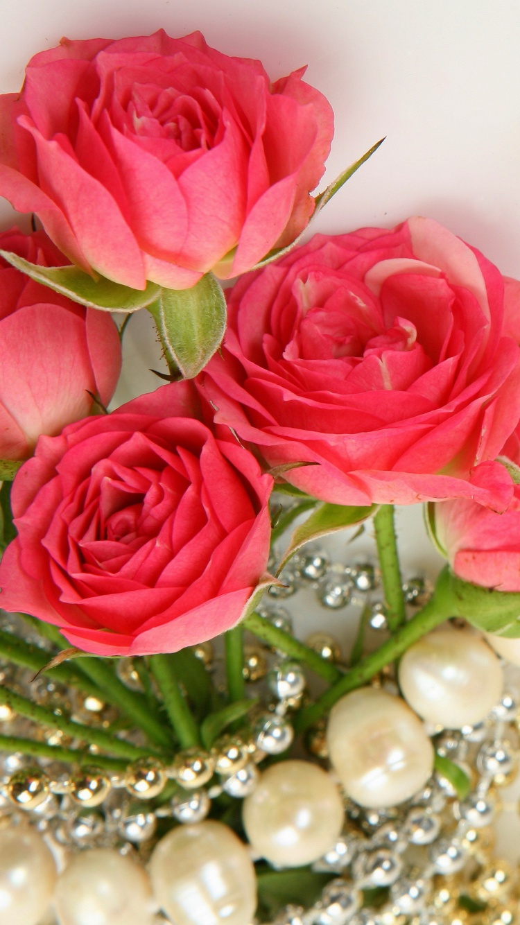Обои Necklace and Roses Bouquet 750x1334