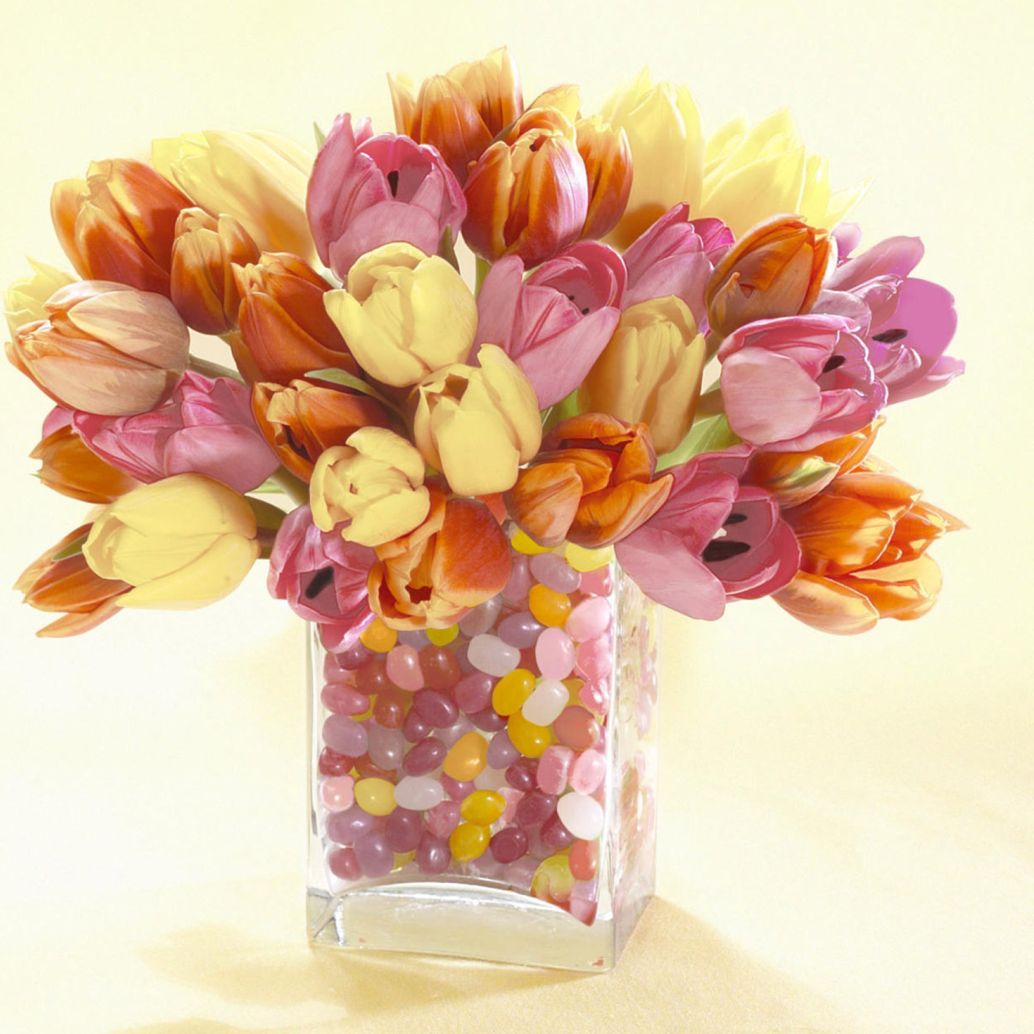 Fondo de pantalla Tulip Wedding Bouquets 2048x2048