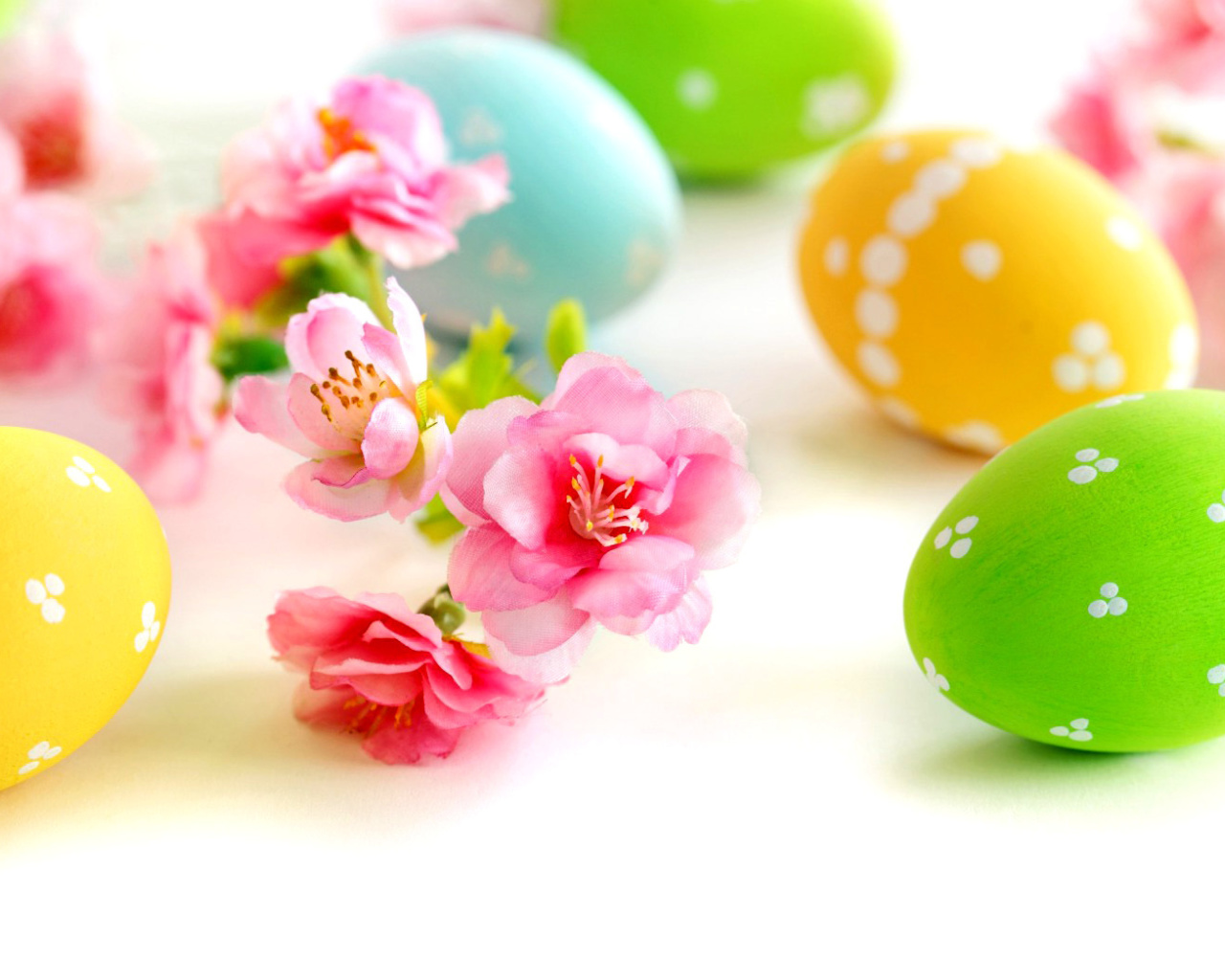 Easter Eggs and Spring Flowers wallpaper 1280x1024