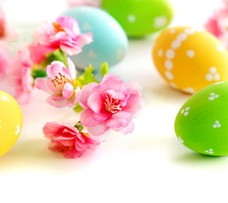 Обои Easter Eggs and Spring Flowers 960x854