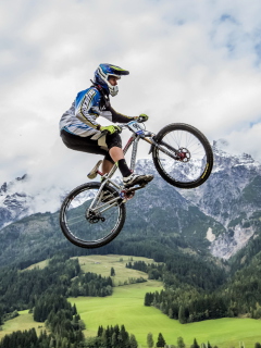 Das Bike Jump Wallpaper 240x320