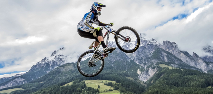 Das Bike Jump Wallpaper 720x320