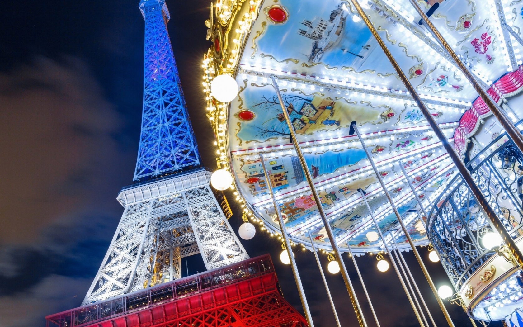Обои Eiffel Tower in Paris and Carousel 1680x1050