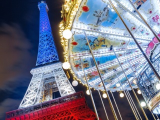 Обои Eiffel Tower in Paris and Carousel 320x240