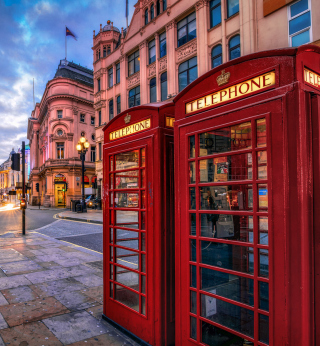 Kostenloses London Phone Booths Wallpaper für iPad