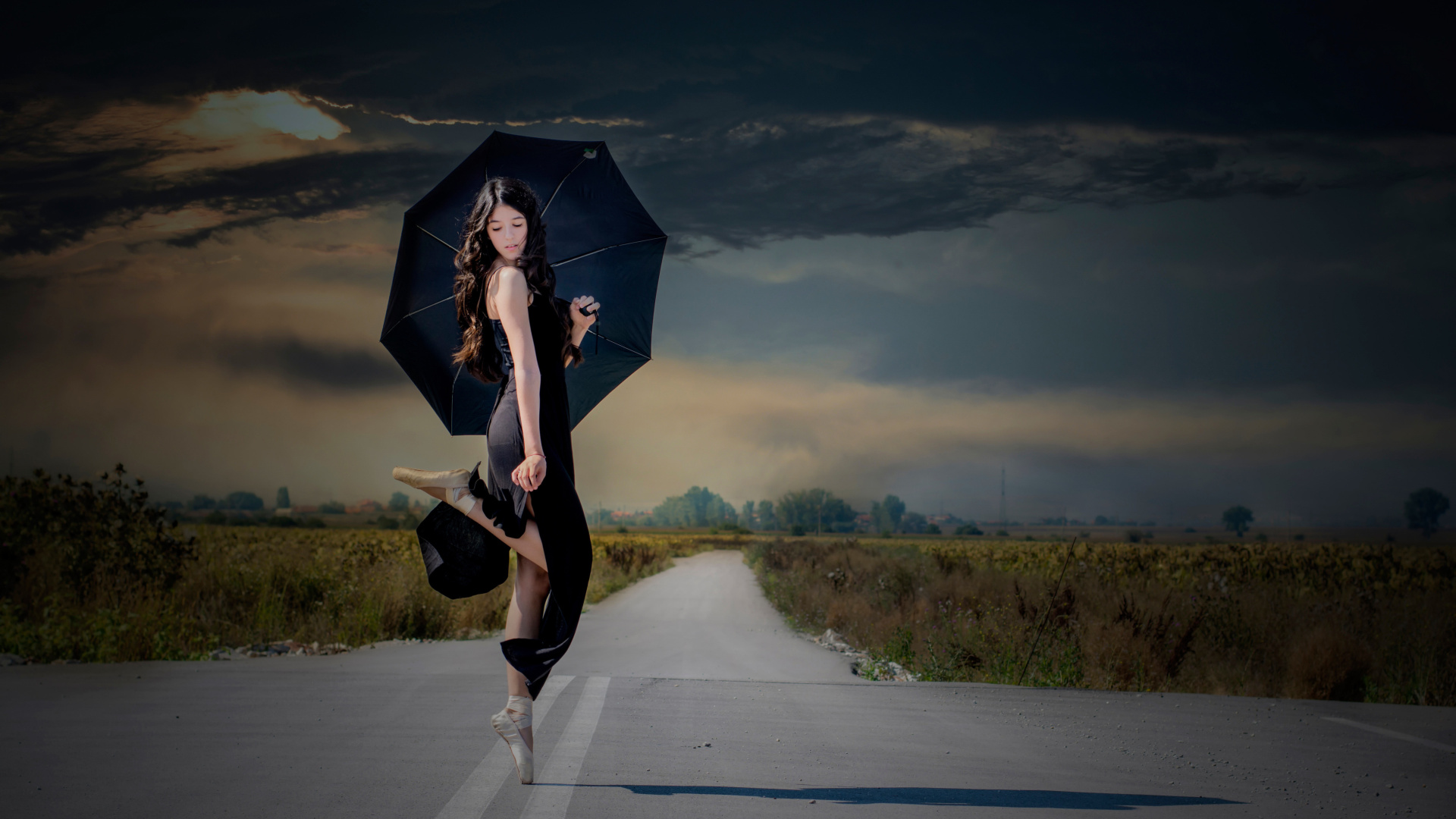 Fondo de pantalla Ballerina with black umbrella 1920x1080