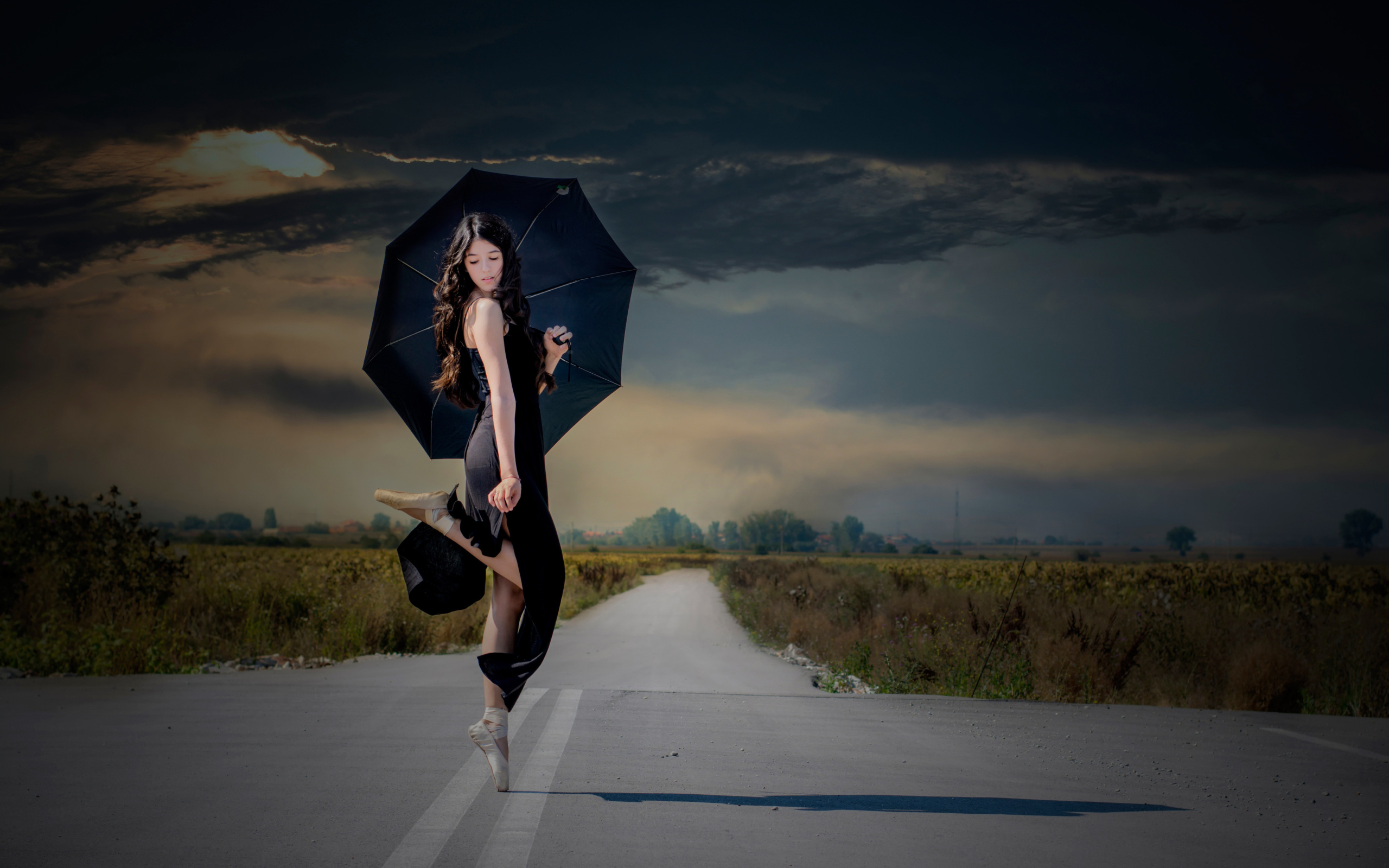 Обои Ballerina with black umbrella 2560x1600